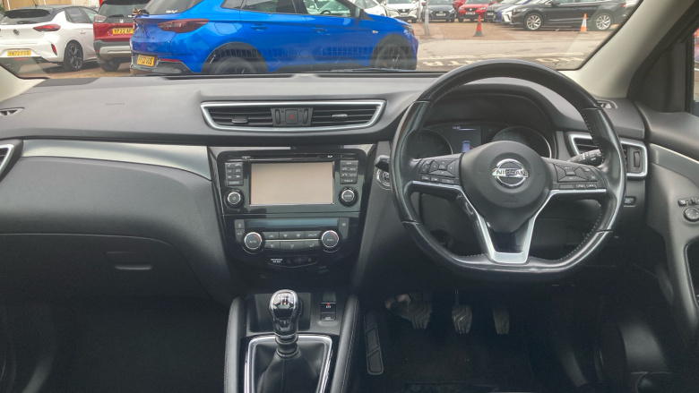 Nissan Qashqai 1.2 DiG-T N-Connecta 5dr Petrol Hatchback